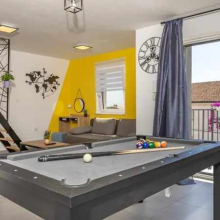 Lana 5 Apartment