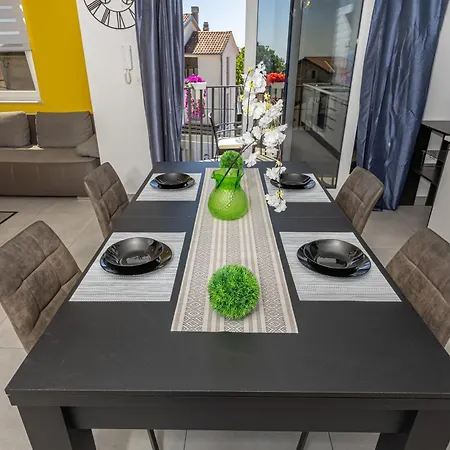 Apartment Lana 5 *