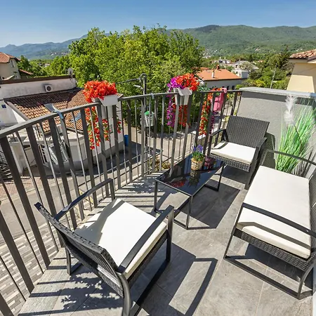 Lana 5 Apartment