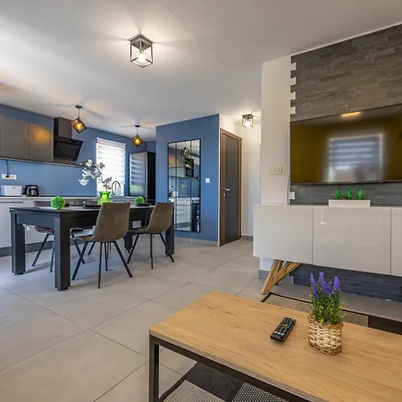 Apartment Lana 5 *