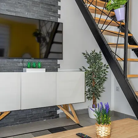 Lana 5 Apartment