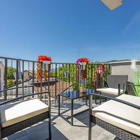 Apartment Lana 5 *