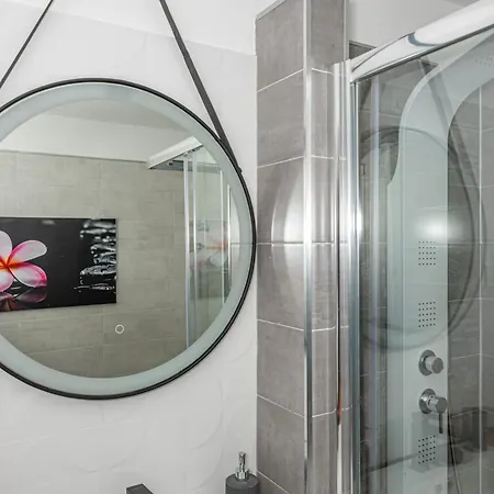 Apartman Lana 5 *