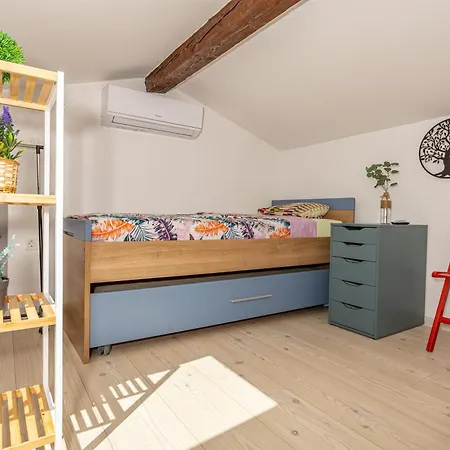 Apartman Lana 5