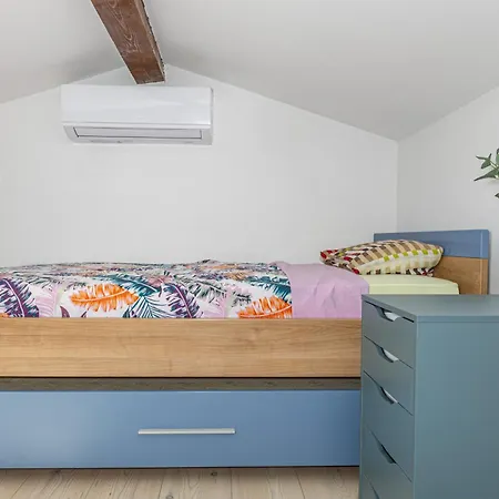 Lana 5 Apartman *