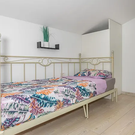 Apartman Lana 5